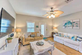 Sunny Townhome with Pool Access about 1 Mi to Beach